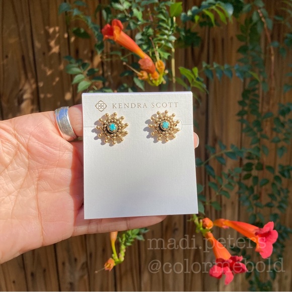 Kendra Scott Dryden Earrings in Vintage Gold - Picture 5 of 9